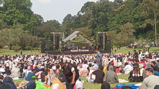 
					Konser musik Sunset di Kebun yang digelar di Kebun Raya Cibodas menyedot animo penonton dari berbagai daerah. (Foto : Istimewa)