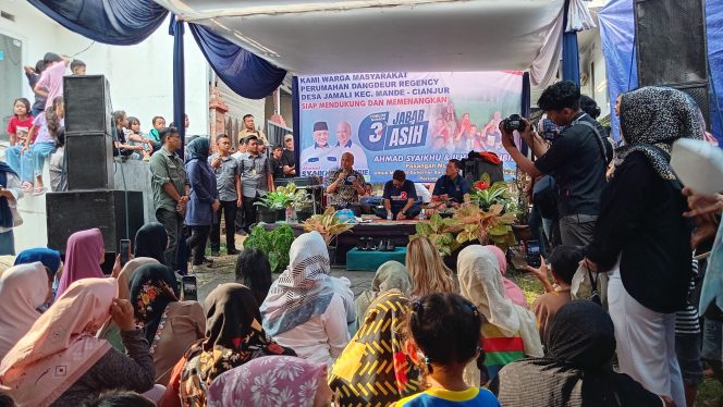 
					Warga Desa Jamali Antusias Kedatanagan Ilham Habibie dan Ramzie