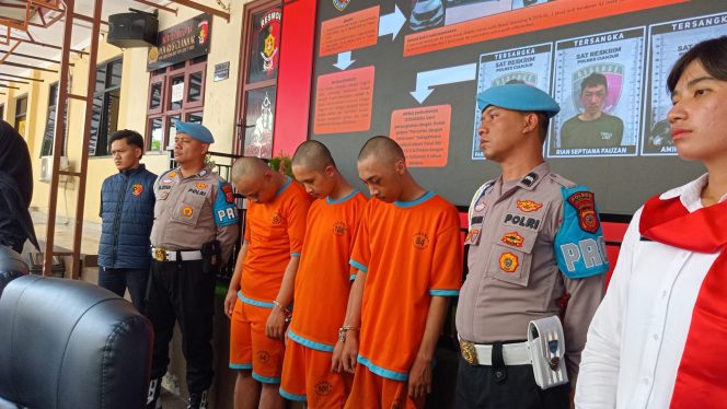 
					3 orang polisi gadungan pelaku pembegalan di Cianjur. (Foto : Ario Rosmana)