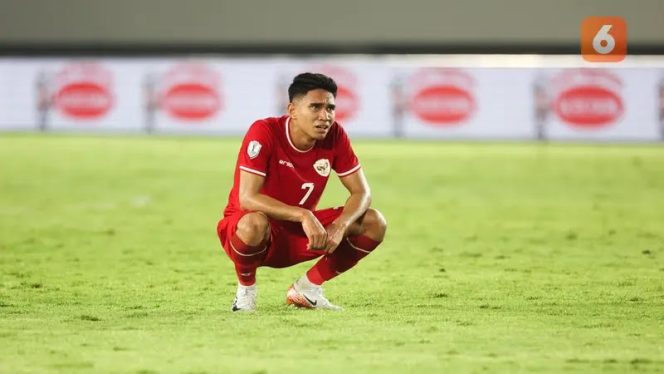 
					Ekspresi kecewa pemain Timnas Indonesia, Marselino Ferdinan setelah gagal mencetak gol ke gawang Filipina pada laga Grup B Piala AFF 2024 yang berlangsung di Stadion Manahan, Solo, Jawa Tengah, Sabtu (21/12/2024). (Bola.com/Abdul Aziz)