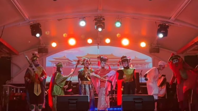 Event “Harmoni Imlek 2025” di Roofpark & Raja FO Sedot Antusiasme Pengunjung