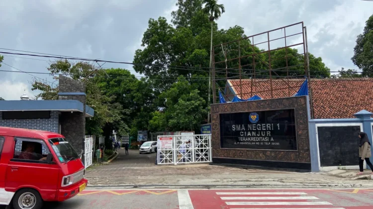 Gubernur Jabar Nonaktifkan Kepala SMAN 1 Cianjur Akibat Langgar Larangan Study Tour