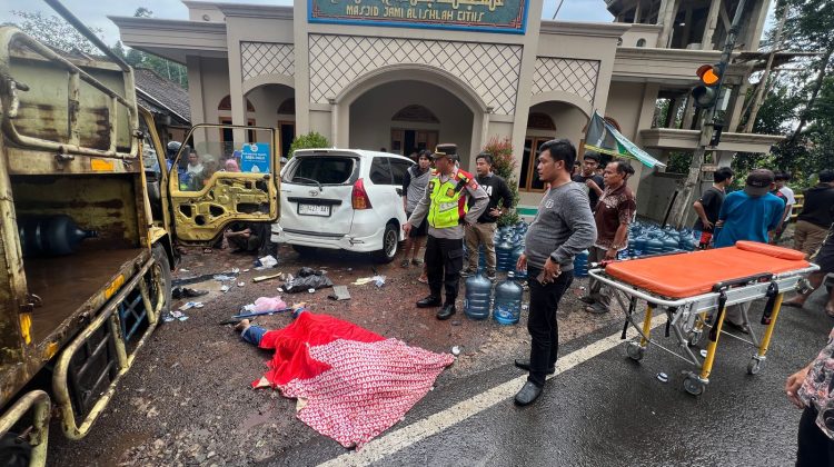 Truk Terguling di Sukanagara, Pengemudi Tewas di Tempat