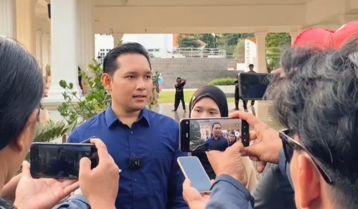 Bupati Cianjur Terpilih, Muhammad Wahyu didampingi istri saat menyambangi Pendopo, Selasa (11/2/2025).