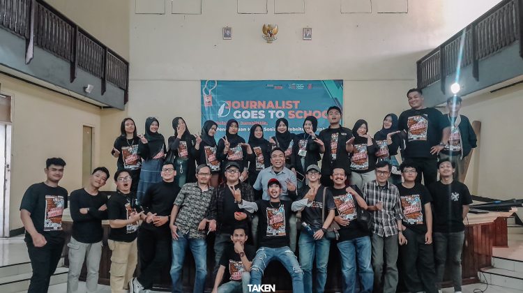 Ekskul Jurnalistik SMA IABS Cipanas Berkontribusi Sukseskan Journalist Goes To School