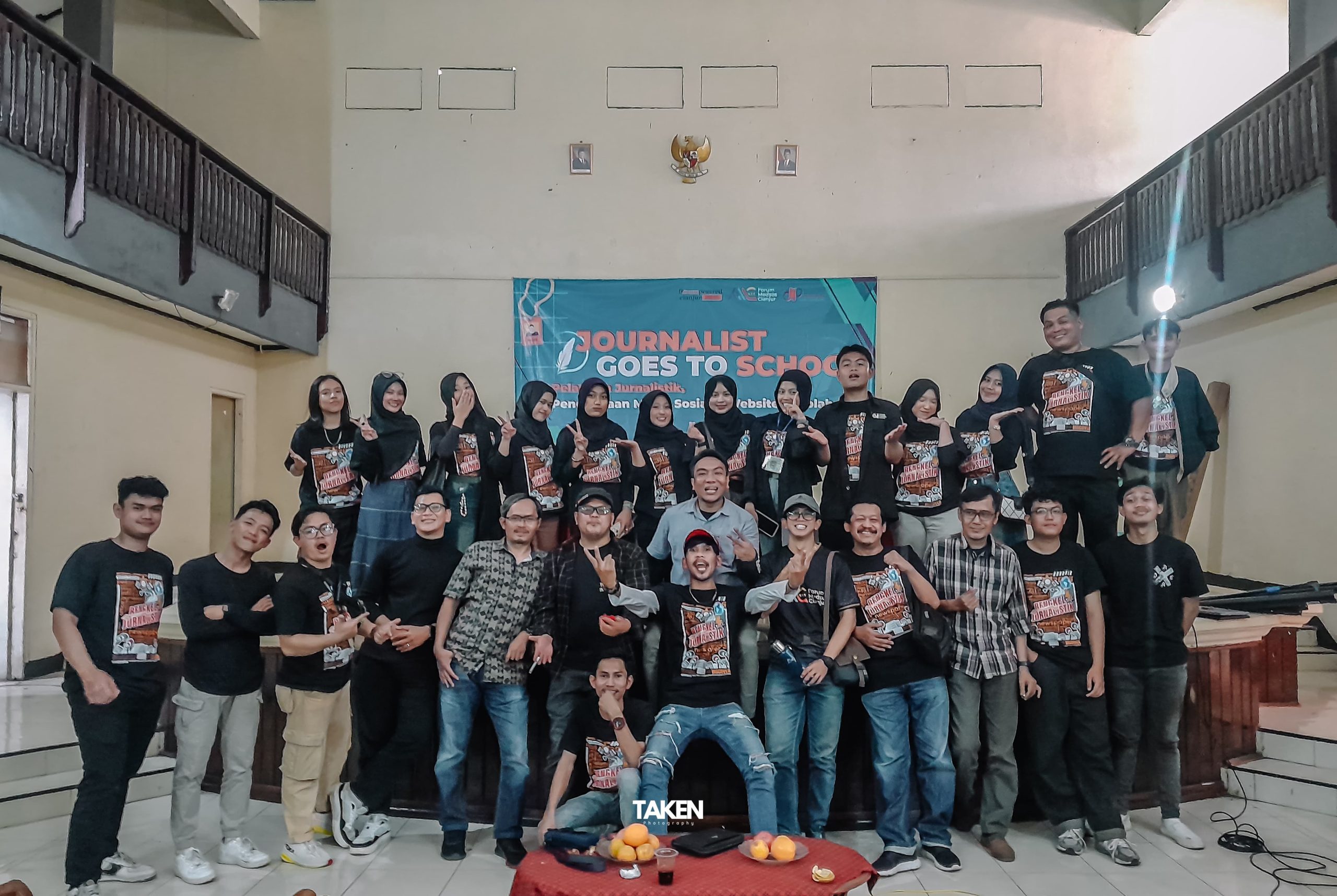Ekskul Jurnalistik SMA IABS Cipanas Berkontribusi Sukseskan Journalist Goes To School