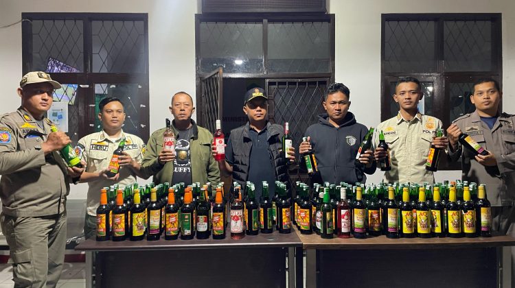 Razia Miras : Satpol PP Cianjur Sita 167 Botol Berbagai Merek