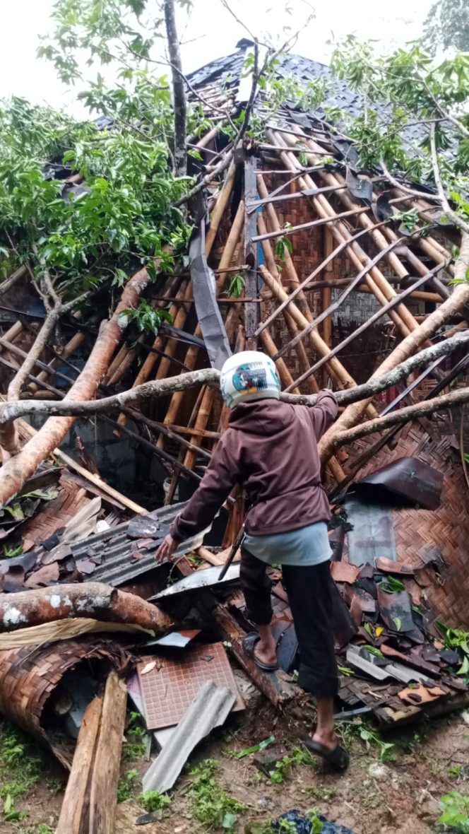 
					Sejumlah Rumah di Kadupandak Diterjang Longsor dan Banjir
