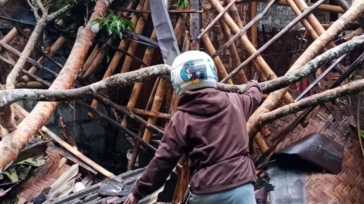 Sejumlah Rumah di Kadupandak Diterjang Longsor dan Banjir
