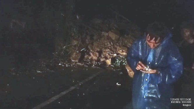 
					Akses Cianjur – Sindangbarang Lumpuh Akibat Longsor dan Banjir