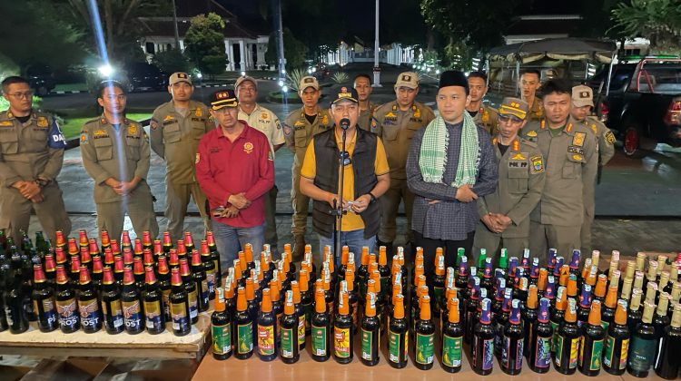 Razia Miras Cianjur: Satpol PP Sita 660 Botol di Enam Kecamatan