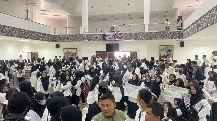 Guru Honorer Cianjur Geruduk DPRD, Tuntut Pencabutan SK Menpan RB dan BKN