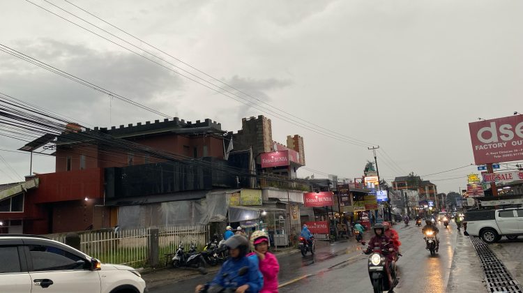 Arus balik di jalan Cianjur-Puncak terlihat ramai lancar hingga H+7Lebaran. (cianjurtimes.com/vito)
