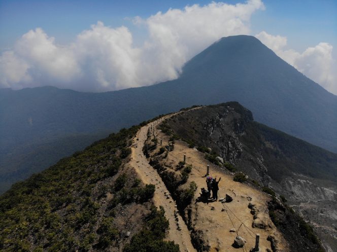 
					Pendakian Gunung Gede Kembali Dibuka, Pendaki Diminta Hindari Kawah Wadon