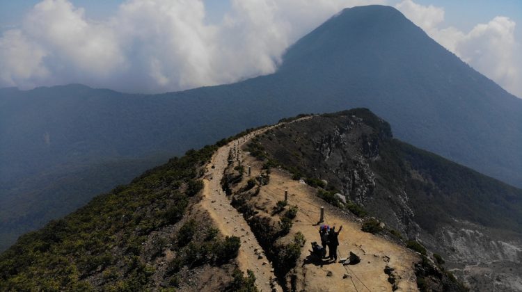 Pendakian Gunung Gede Kembali Dibuka, Pendaki Diminta Hindari Kawah Wadon