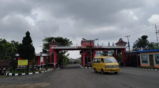 Gerbang Kawasan Wisata Cibodas. (Foto : cianjurtimes.com/Ario)