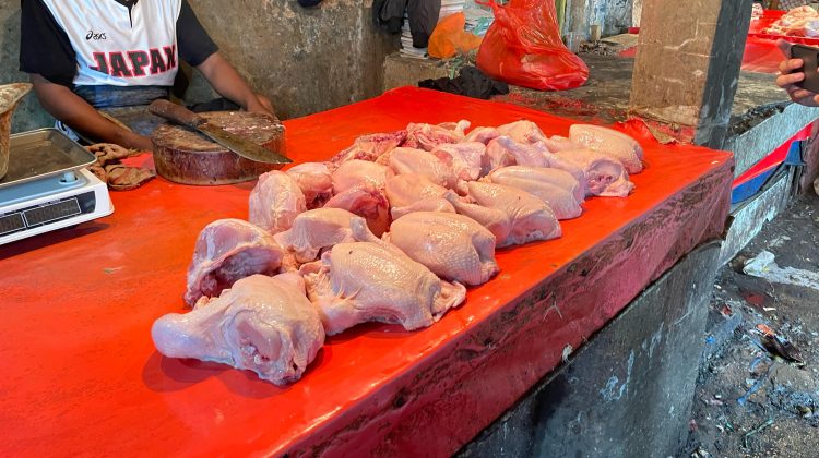Harga Daging Ayam Stabil, Daging Sapi Turun Usai Lebaran di Pasar Muka Ramayana Cianjur