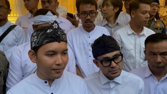 
					Bupati Cianjur, Mohammad Wahyu Ferdian bersama Wakil Bupati Cianjur, Ramzi saat diwawancarai wartawan, Jumat (11/4/2025) (Foto : cianjurtimes.com/vito)