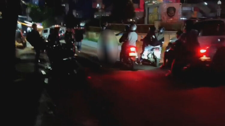 Aksi tak senonoh yang dilakukan oknum Bobotoh di Cianjur kembali terjadi pada perayaan kemengan Persib Bandung, Sabtu (24/5/2025). (Foto : Tangkapan layar)