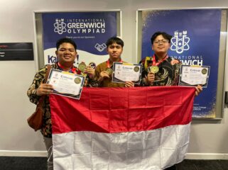 Tiga pelajar SMA asal Cianjur dan Bandung mengalahkan 350 peserta dari 53 negara dalam olimpiade sains di Inggris. (Foto : istimewa)
