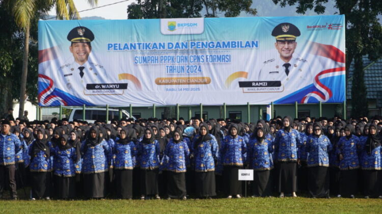 3.559 Pegawai Pemerintah dengan Perjanjian Kerja (PPPK) dan Calon Pegawai Negeri Sipil (CPNS) formasi tahun 2024 saat dilantik di lapangan Yonif 300 Raider. (Foto : InfoCianjur)