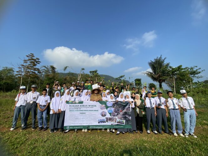 
					STAI Al-Azhary Tanam 100 Pohon di Cianjur, Wujudkan Dakwah Ramah Lingkungan Melalui KKN
