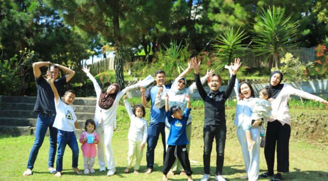 Keseruan pengunjung Taman Wisata Alam Sevillage yang tengah menginap saat mengikuti perlombaan dalam rangka peringatan Kemerdekaan RI. ( Foto : Sevillage)