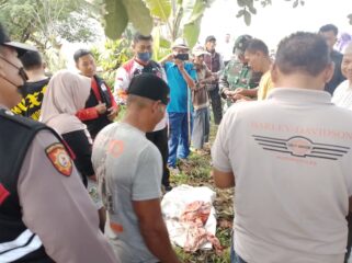 Warga Kampung Pasir Nangka, Ciranjang, digegerkan oleh penemuan jasad bayi laki-laki yang mengambang di aliran sungai pada Minggu (24/8/2025). (Foto : Polsek Ciranjang)
