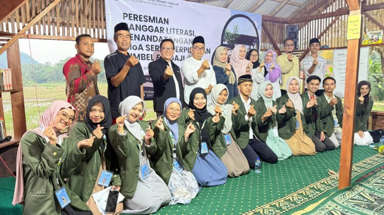 Kontribusi Nyata Mahasiswa, KKN STAI Al-Azhary Cianjur Resmikan Sanggar Literasi di Desa Mulyasari