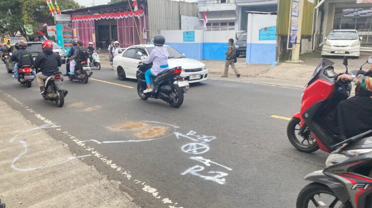 Lokasi kecelakaan di Jalan Raya Sukabumi, tepatnya di Kampung Nyelempet, Desa Ciwalen, Kecamatan Warungkondang, Kabupaten Cianjur, pada Selasa (19/8/2025) sekitar pukul 13.04 WIB yang menewaskan seiorang pengendara motor. (foto : cianjurtimes)