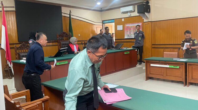 Suasana usai sidang praperadilan tersangka korupsi PJU Cianjur, DG. (Foto : cianjurtimes.com)