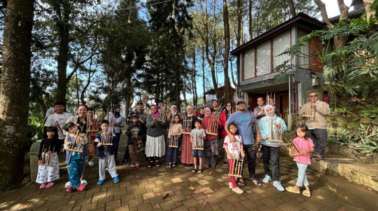 Workshop Angklung Sevillage, Jadi Primadona Baru Pengunjung!
