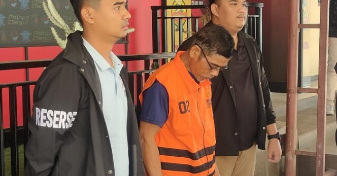 
					Pelaku dugaan korupsi bantuan traktor diringkus. (Foto : detikJabar)