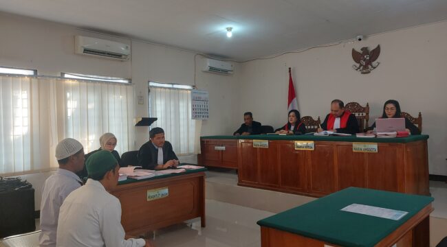 Pengadilan negeri Cianjur memvonis 2 pelaku penganiayaan Nenek Asyah dengan Hukuman 2 tahun penjara. Kedunya terbukti bersalah telah melanggar pasal 170 ayat 1 dan 2 KUHP.(Foto : Pengadilan negeri Cianjur)
