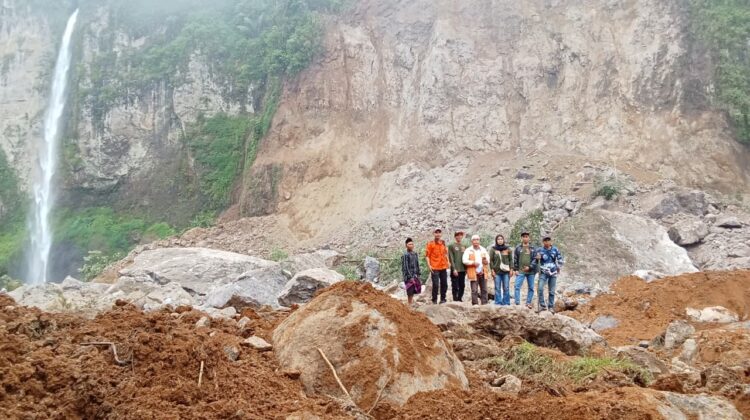 Longsor Curug Ngebul Timbun Fasilitas Wisata, Berpotensi Ditutup Sementara