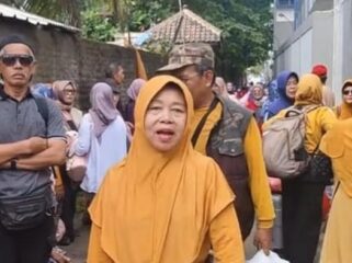 Suasana saat ratusan wisatawan asal Cianjur terlantar di kawasan wisata Pantai Pangandaran pada Minggu (26/10/2025) pagi. (Foto : TribunJabar)