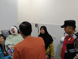 Korban gas meledak dibawa ke RSUD Sindangbarang. (Foto: Dok. Polsek Sindangbarang)