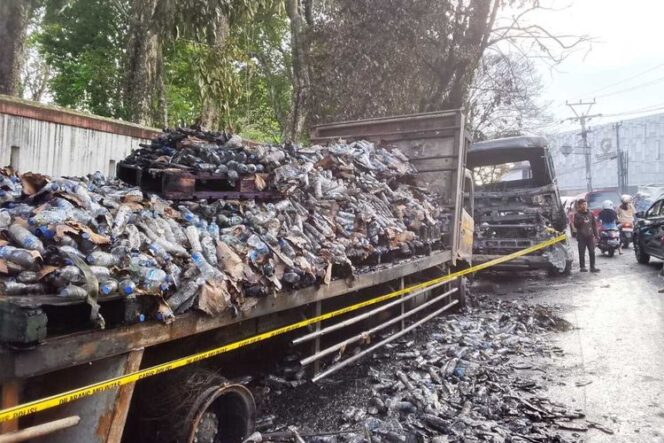 
					Kronologi Kebakaran di Cianjur: Truk BBM Meledak, Hanguskan Ruko dan Sejumlah Kendaraan