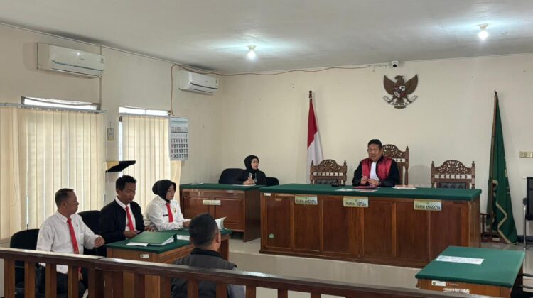 Suasana Sidang PKL Bomero di PN Cianjur, Jumat (21/11/2025). Lima pedagang membandel dijatuhi sanksi denda. (Foto : M Andri/Cianjur Times.)