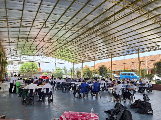 
					Al-Madina Cianjur Jadi Test Center Grand Final EMC Season 7, Ratusan Siswa Adu Kemampuan Matematika