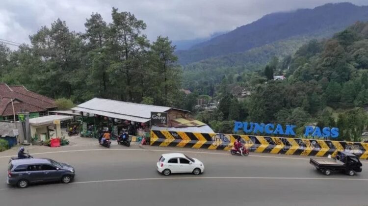 Waspada Longsor, Pengendara Diminta Berhati-hati Saat Melintasi Jalur Puncak-Cianjur