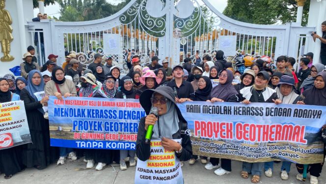 
					Tagih Janji Bupati, Ratusan Massa Geruduk Pendopo Tolak Geothermal Gunung Gede Pangrango