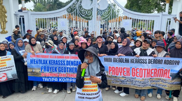 Tagih Janji Bupati, Ratusan Massa Geruduk Pendopo Tolak Geothermal Gunung Gede Pangrango