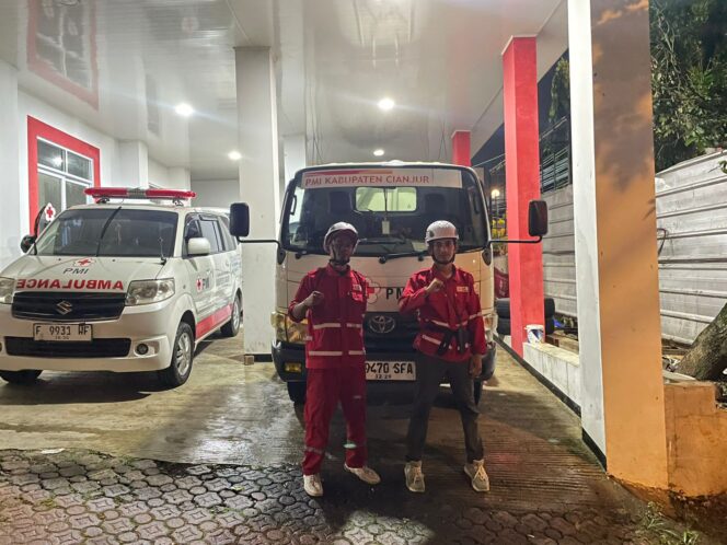 
					Bantu Korban Bencana Sumatera, PMI Kabupaten Cianjur Kirimkan Relawan dan Mobil Tangki Air