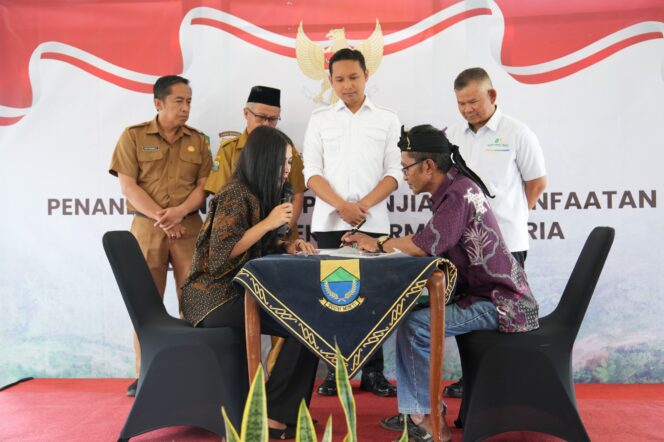 
					Perkuat Kepastian Hukum, Badan Bank Tanah Tanda Tangan Perjanjian Reforma Agraria Cianjur
