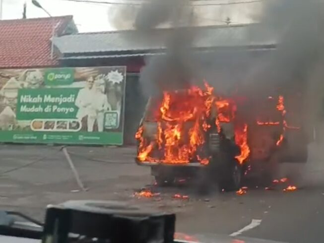 Minibus Terbakar
