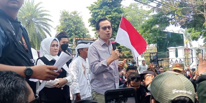 
					Temui Aliansi Indonesia Waras, Pimpinan DPRD Cianjur Pastikan Tindak Lanjuti Tiga Tuntutan Massa