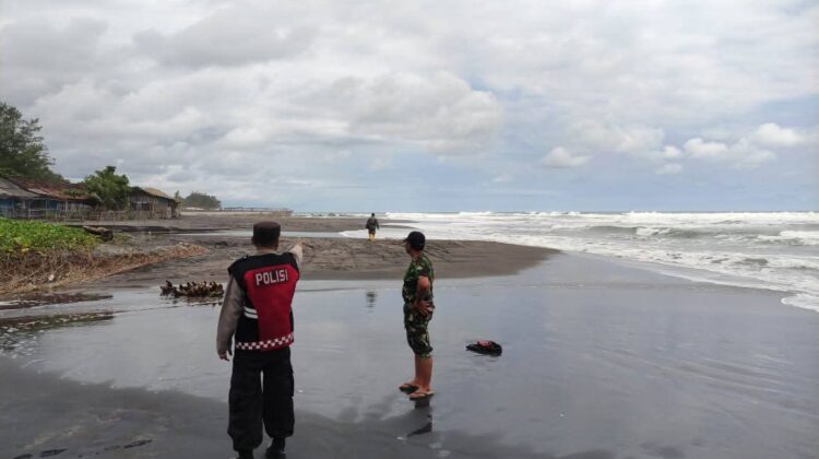 Hilang Terseret Ombak, Wisatawan Asal bandung Tenggelam di Pantai Jayanti Cianjur