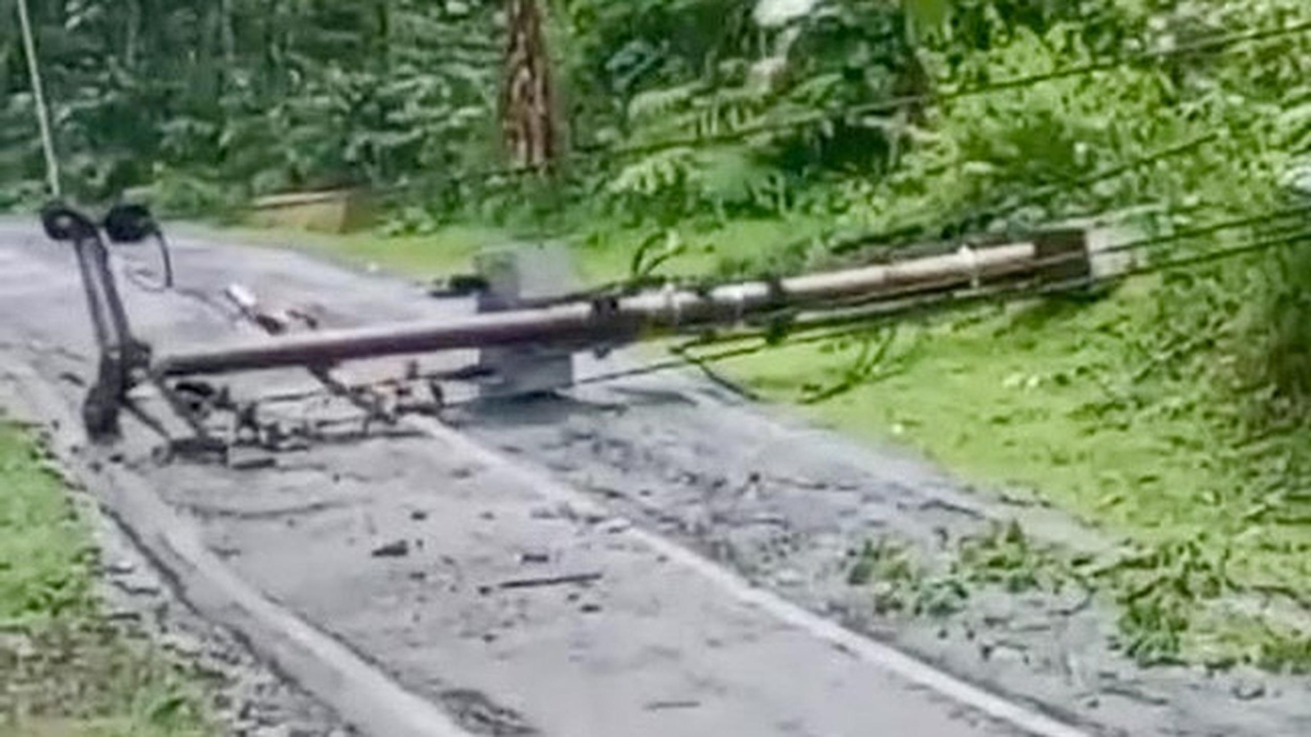 Tiang Listrik Tumbang