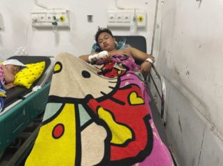 Lucky  Irawan (21) harus mendapat perawatan intensif usai menjadi korban pembacokan yang diduga dilakukan oleh gerombolan geng motor. (Foto : Cianjurtimes/Mohammad Andri